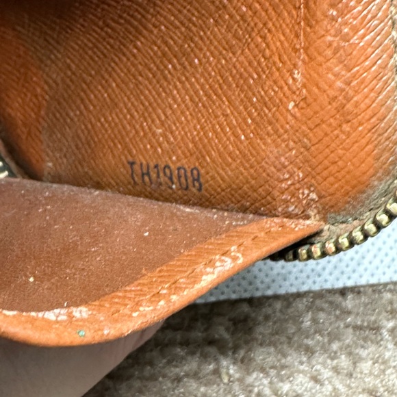 LOUIS VUITTON VINTAGE ZIPPY MONOGRAM 6 KEY CASE/CARD HOLDER - Picture 14 of 14